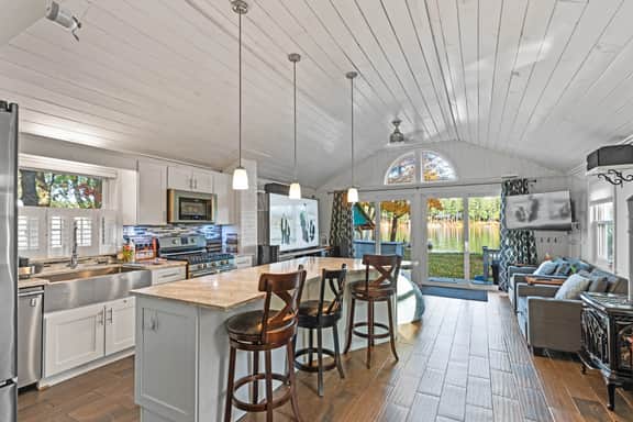 Sand Bar Retreat | Dock | Kayaks | Outside Bar - Image 3